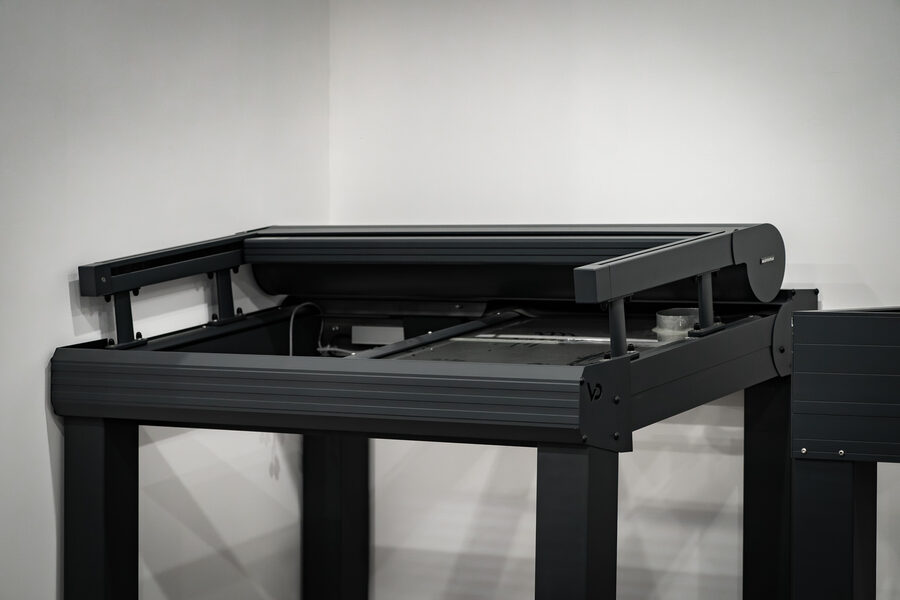 Aluminium system module in anthracite, corner section with the mechanics visible.