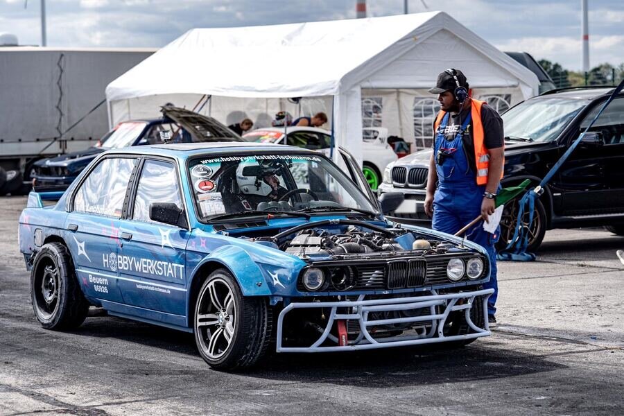 BMW E30 в паддоке