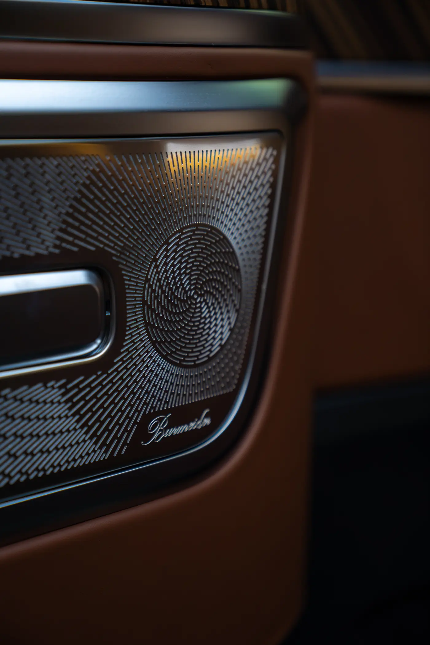 Акустическая решетка Burmester в отделке салона Franken Autodesign