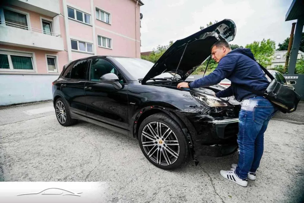 Illustration for the article "10 rules for a road traffic accident in Germany"