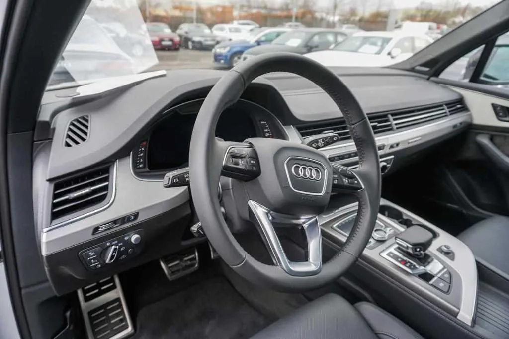 Illustration for the article "Audi SQ7 from Germany: the story of buying a car in Germany"
