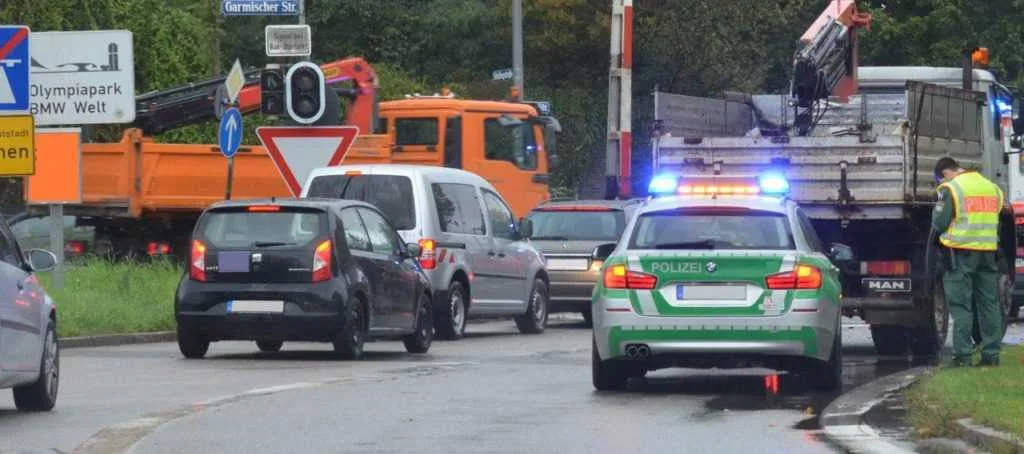 Illustration zum Beitrag „Darf die Polizei bei Alkohol- und Drogenkontrollen in Deutschland Blut abnehmen?“