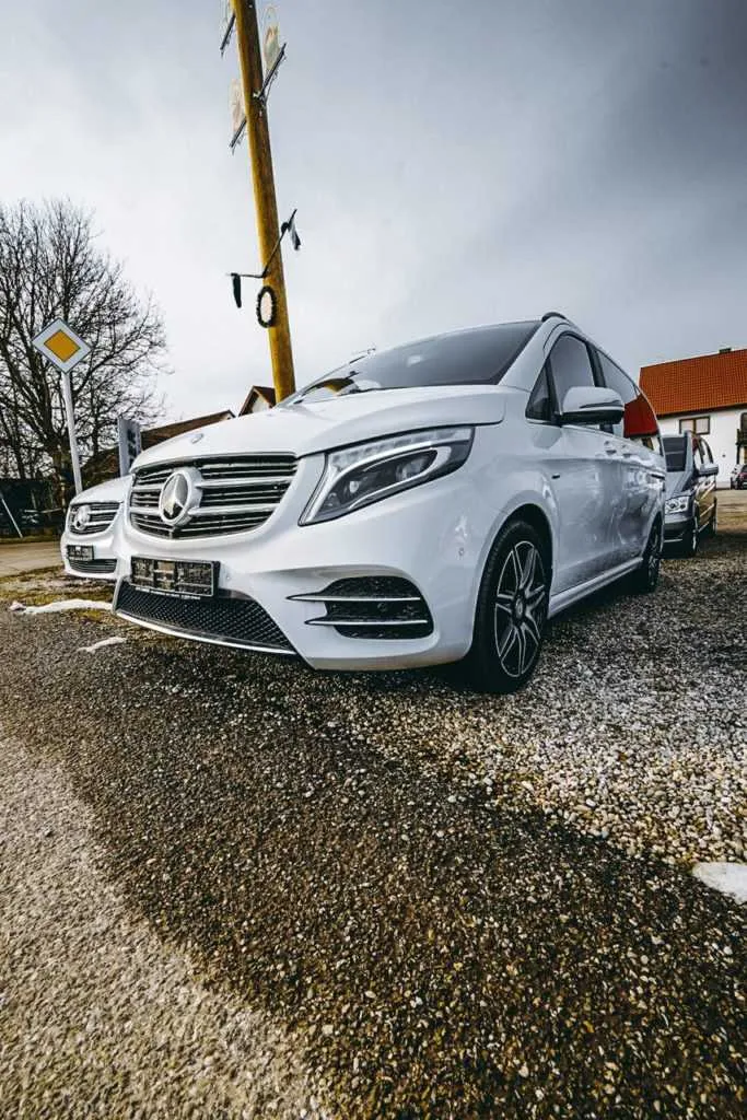 Illustration for the article "Mercedes-Benz warranty packages"
