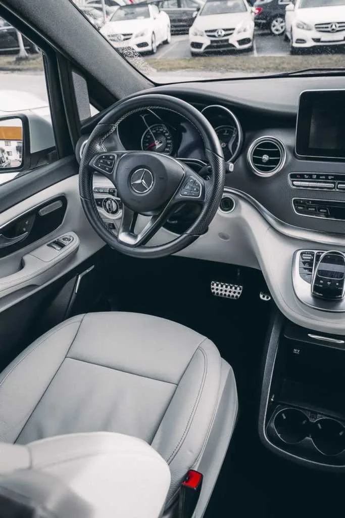 Illustration for the article "Mercedes-Benz warranty packages"