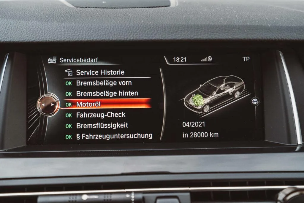 Illustration for the article "Servicing a car at official dealers in Germany: is it worth it?"