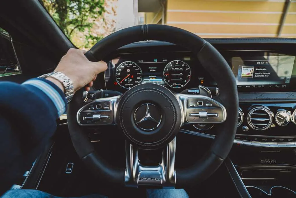 Illustration for the article "Payment options when buying a car in Germany"