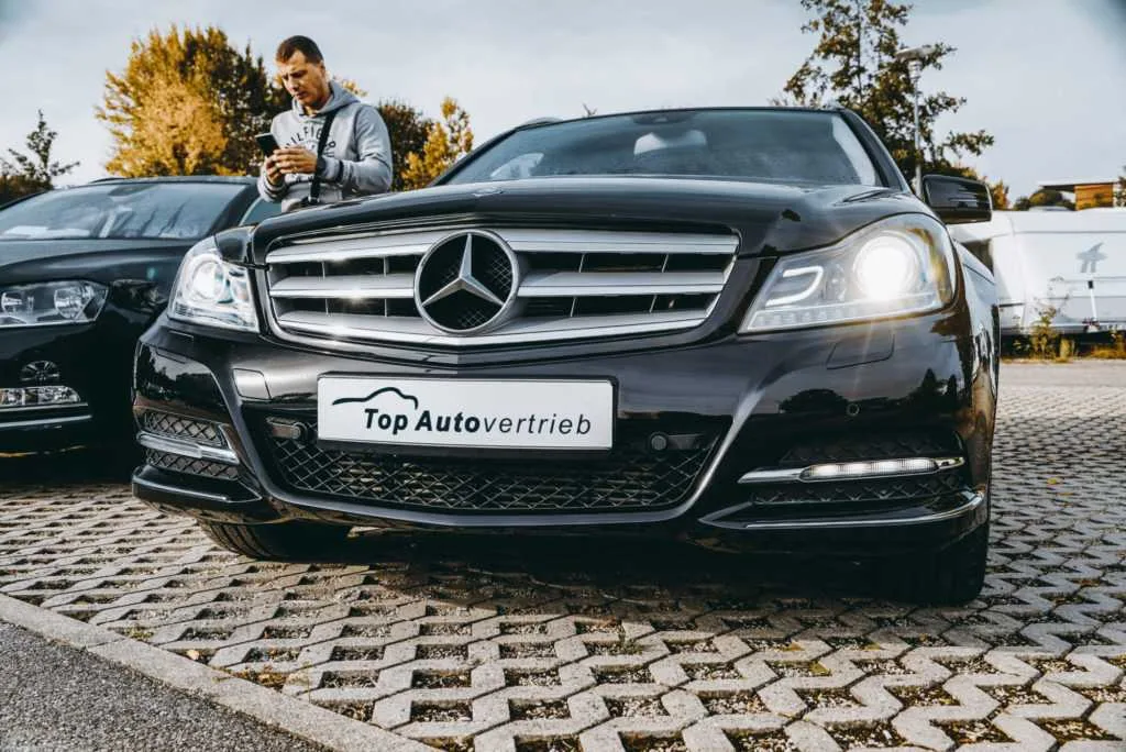 Illustration for the article "What “Destacar” car sourcing services in Germany cost"