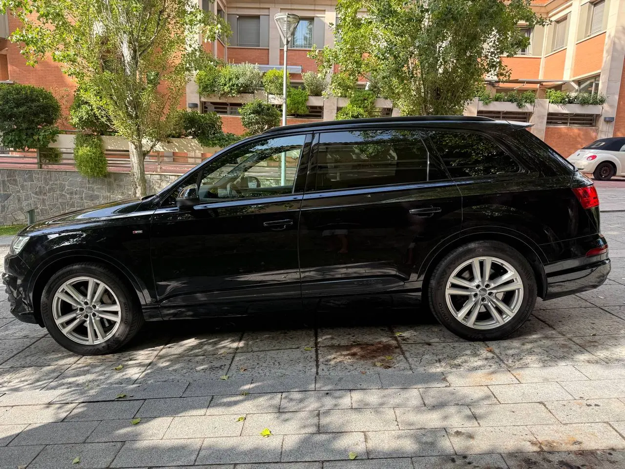 Audi Q7 3.0 TDI quattro S line · 7 seats · Air suspension · Panorama · 360° camera · 8