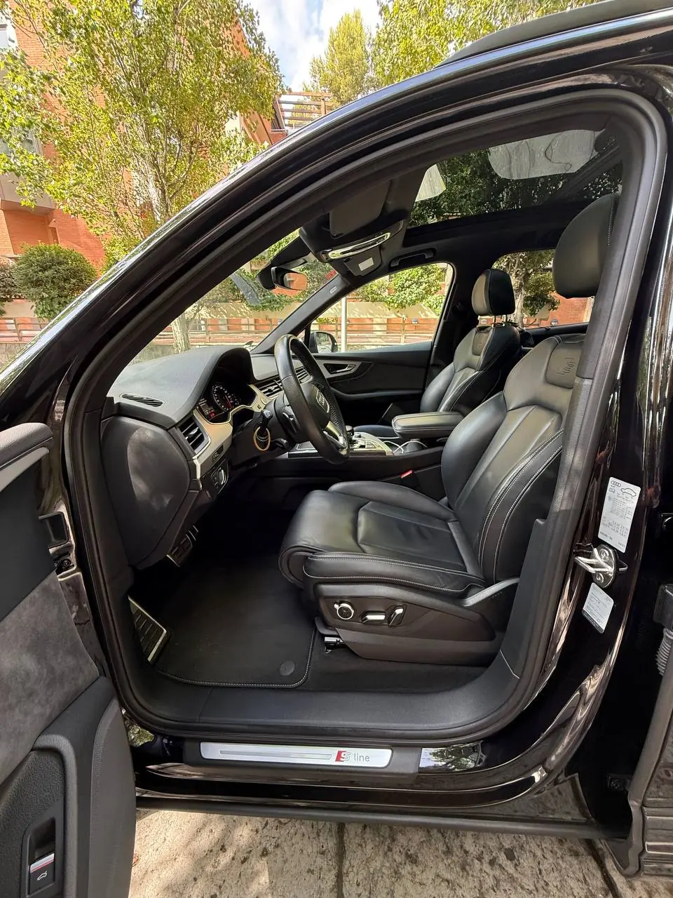 Audi Q7 3.0 TDI quattro S line · 7 seats · Air suspension · Panorama · 360° camera · 12