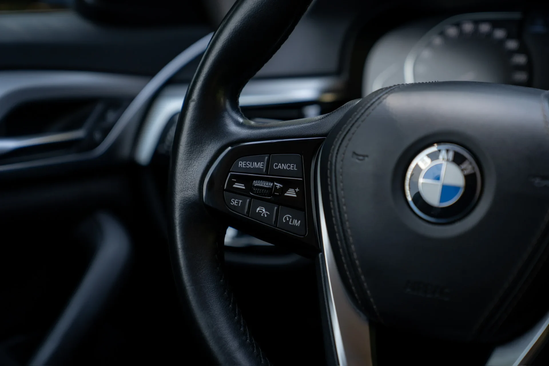 BMW 520d Touring автомат · Цифровая сервисная история · Новый техосмотр HU при передаче · ACC Stop & Go · 25