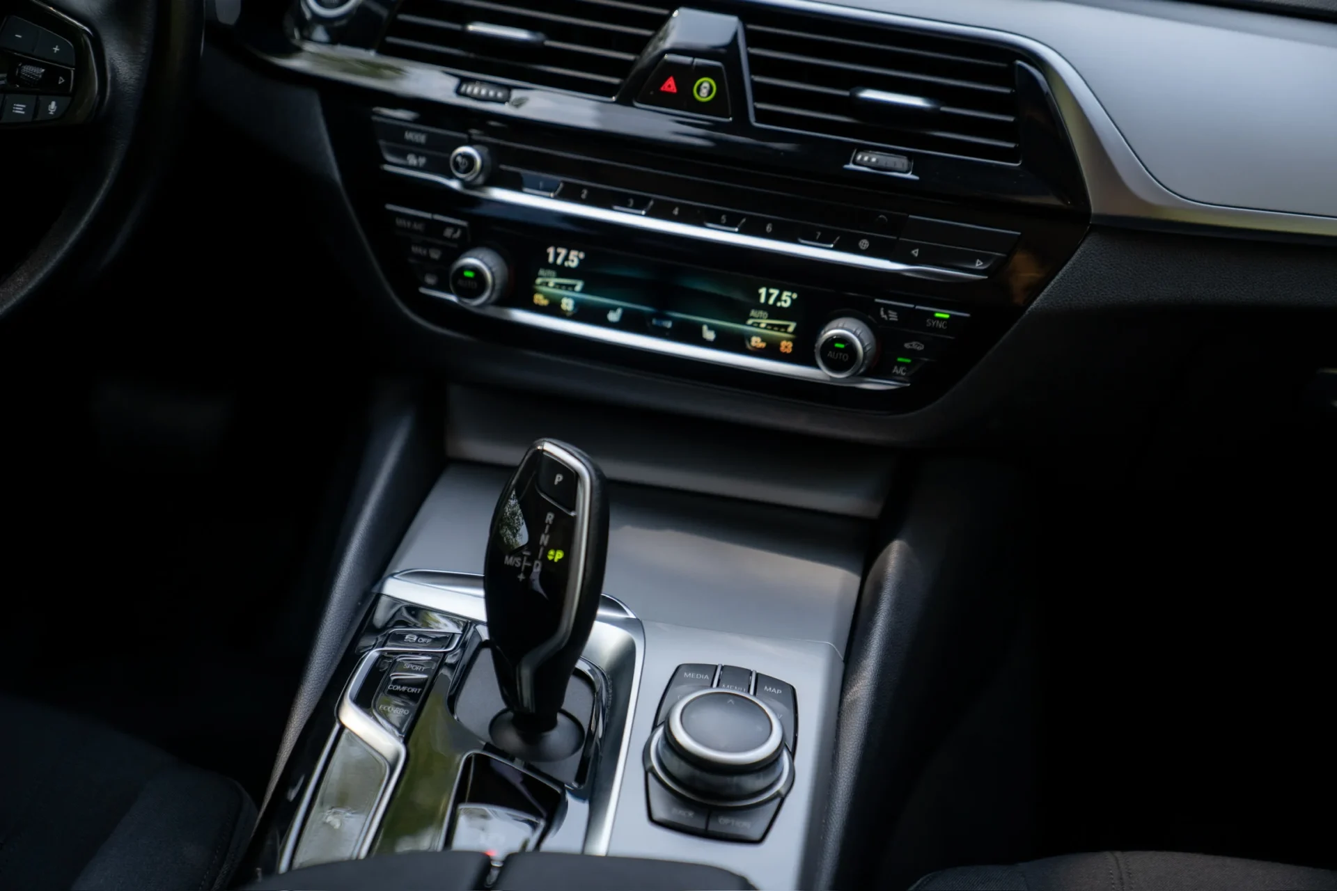 BMW 520d Touring автомат · Цифровая сервисная история · Новый техосмотр HU при передаче · ACC Stop & Go · 27