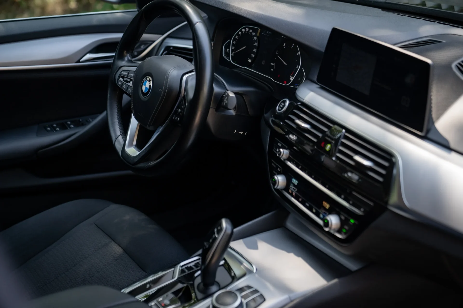 BMW 520d Touring автомат · Цифровая сервисная история · Новый техосмотр HU при передаче · ACC Stop & Go · 30