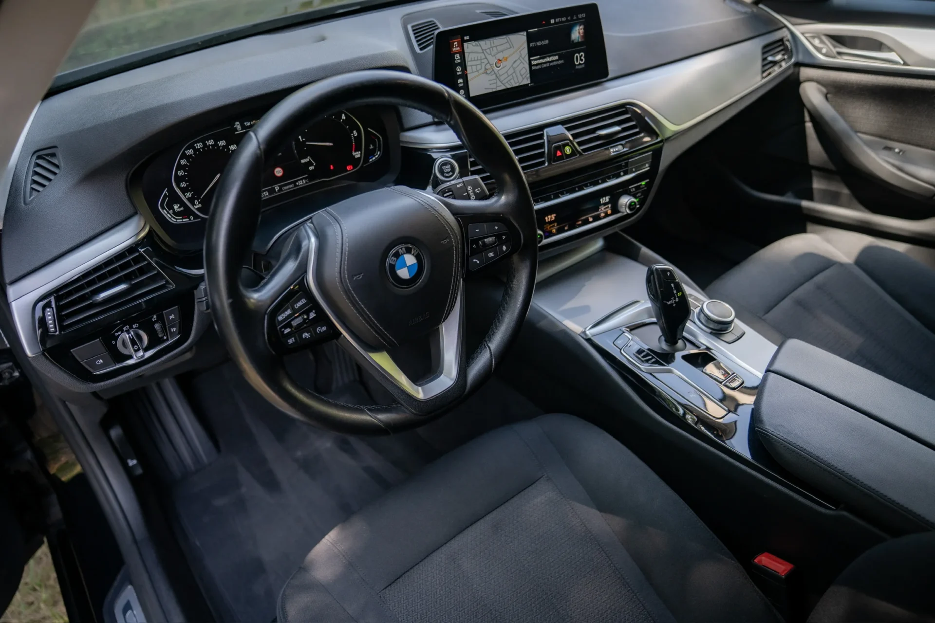 BMW 520d Touring автомат · Цифровая сервисная история · Новый техосмотр HU при передаче · ACC Stop & Go · 34
