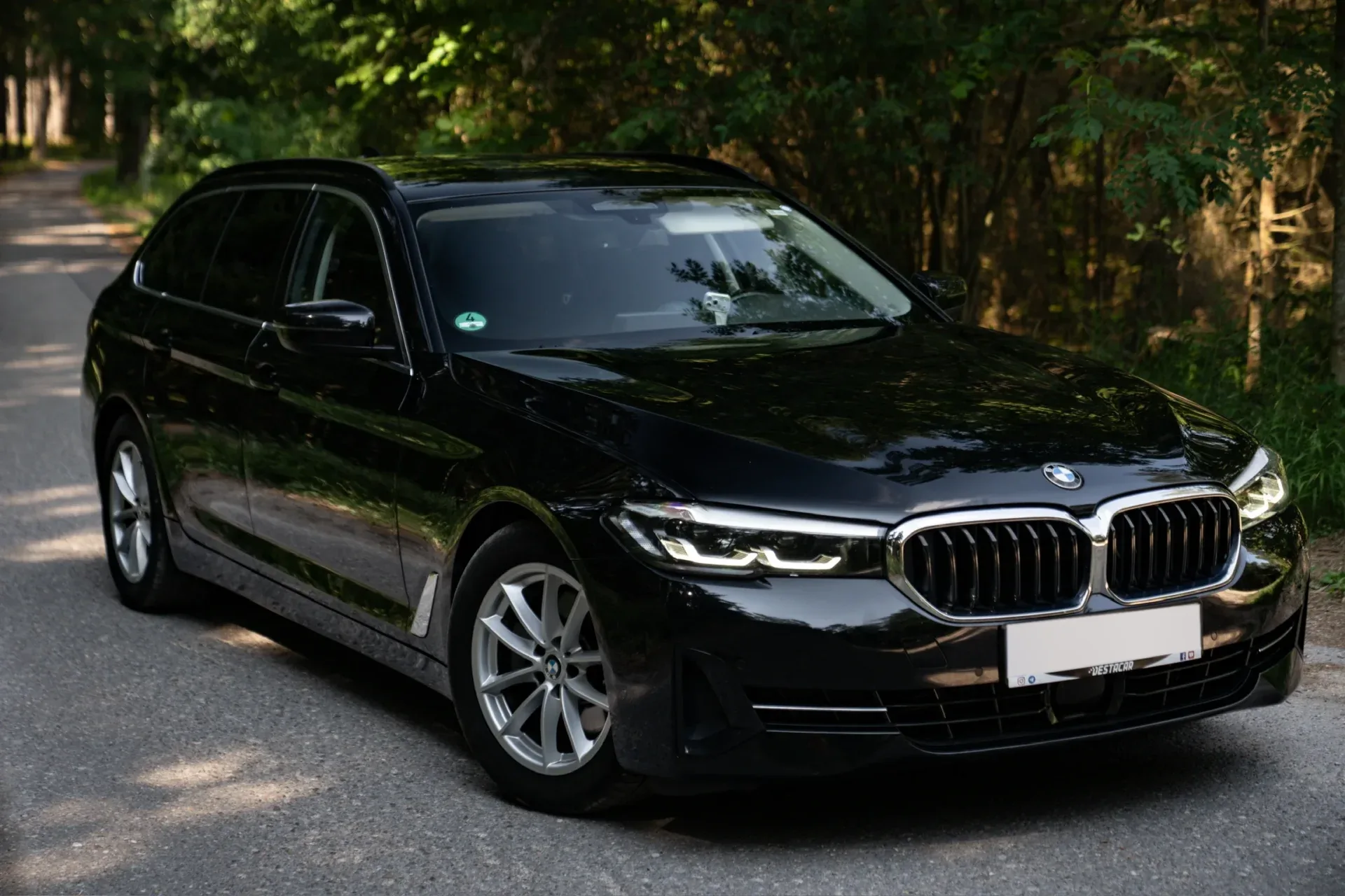 BMW 520d Touring автомат · Цифровая сервисная история · Новый техосмотр HU при передаче · ACC Stop & Go · 11