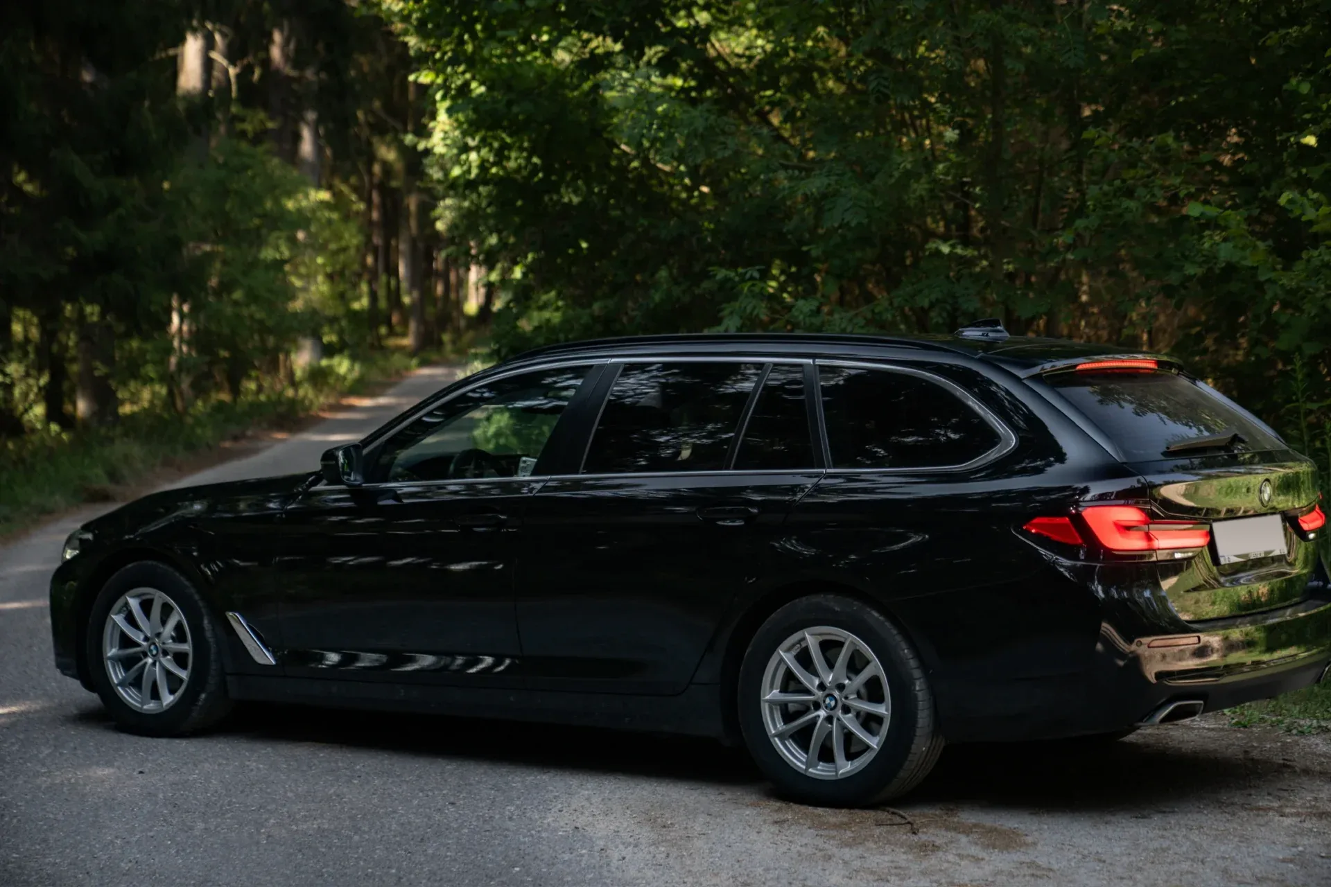 BMW 520d Touring автомат · Цифровая сервисная история · Новый техосмотр HU при передаче · ACC Stop & Go · 13