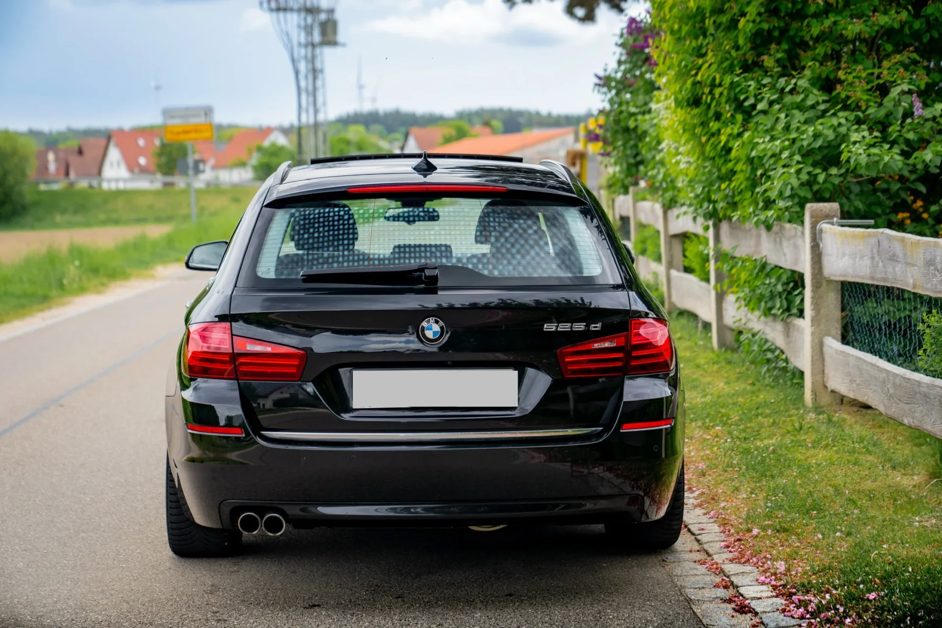 BMW 525d Touring · Panoramic roof · Harman Kardon · Tow bar · 5