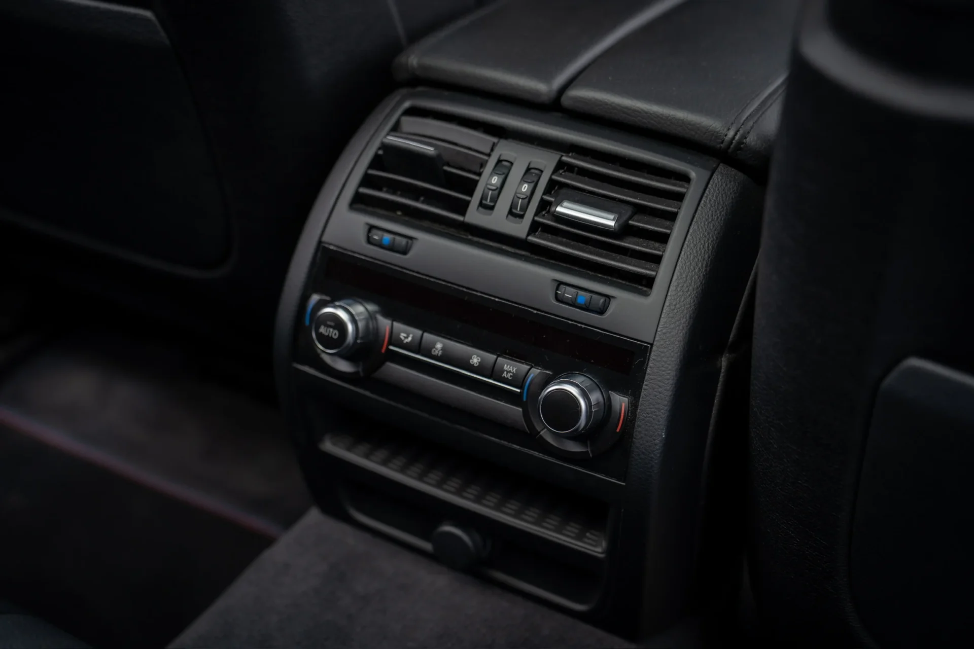 BMW 525d Touring · Panoramic roof · Harman Kardon · Tow bar · 13
