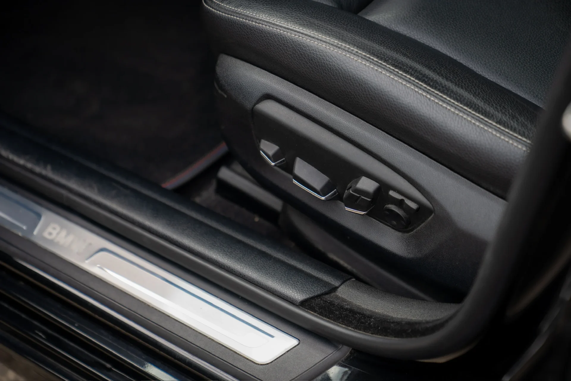 BMW 525d Touring · Panoramic roof · Harman Kardon · Tow bar · 16