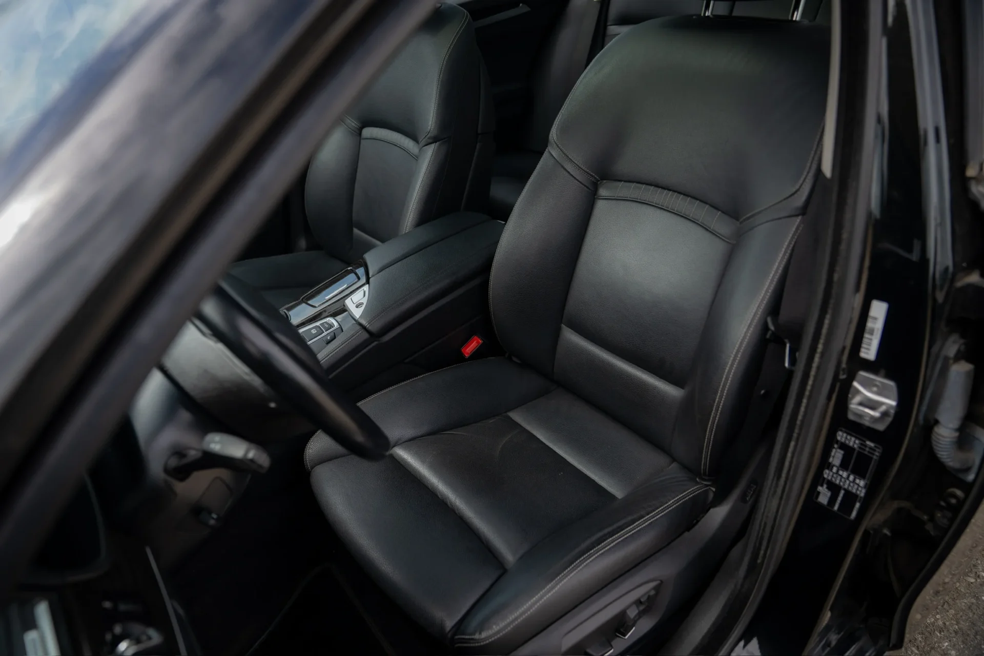 BMW 525d Touring · Panoramic roof · Harman Kardon · Tow bar · 20