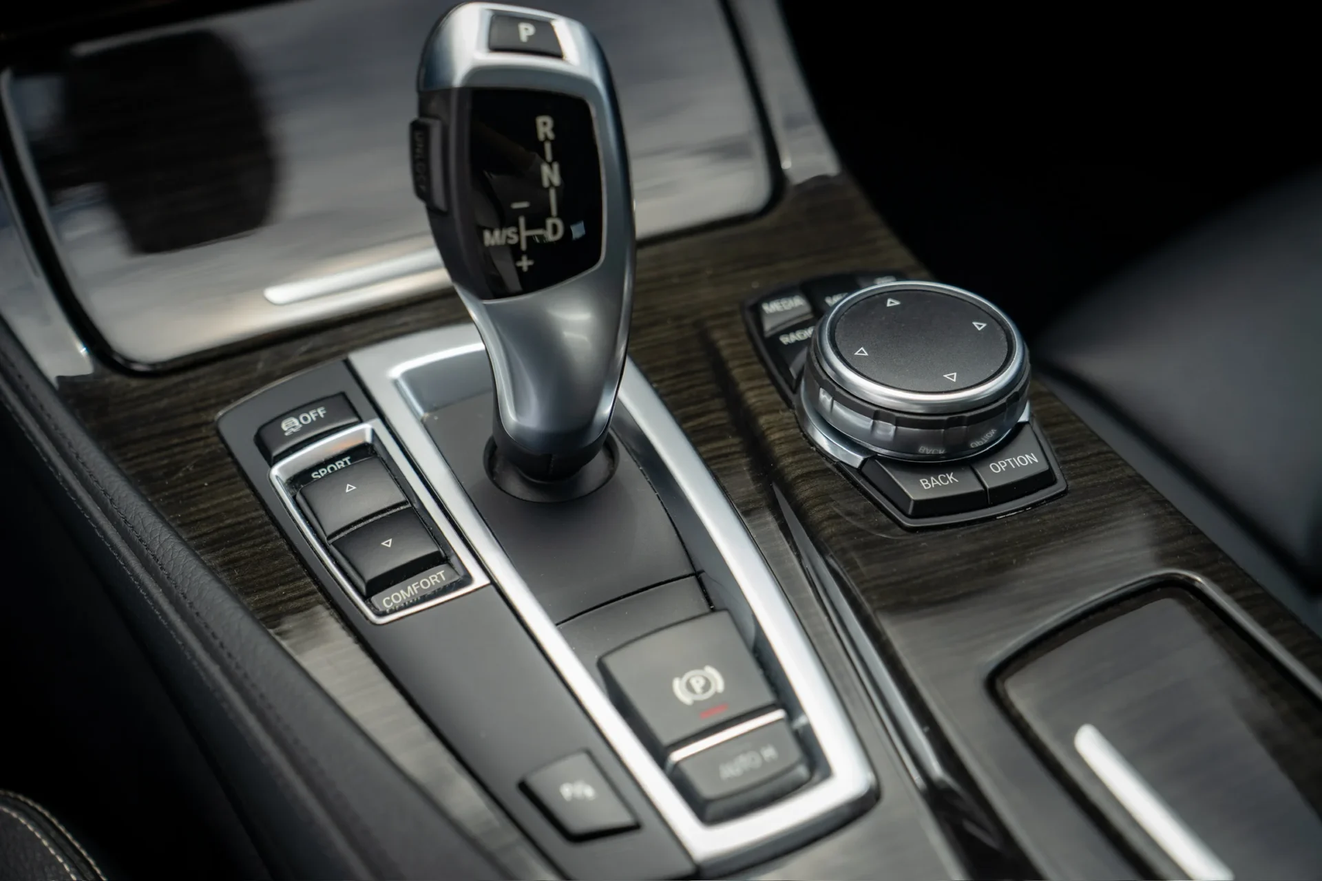 BMW 525d Touring · Panoramic roof · Harman Kardon · Tow bar · 21