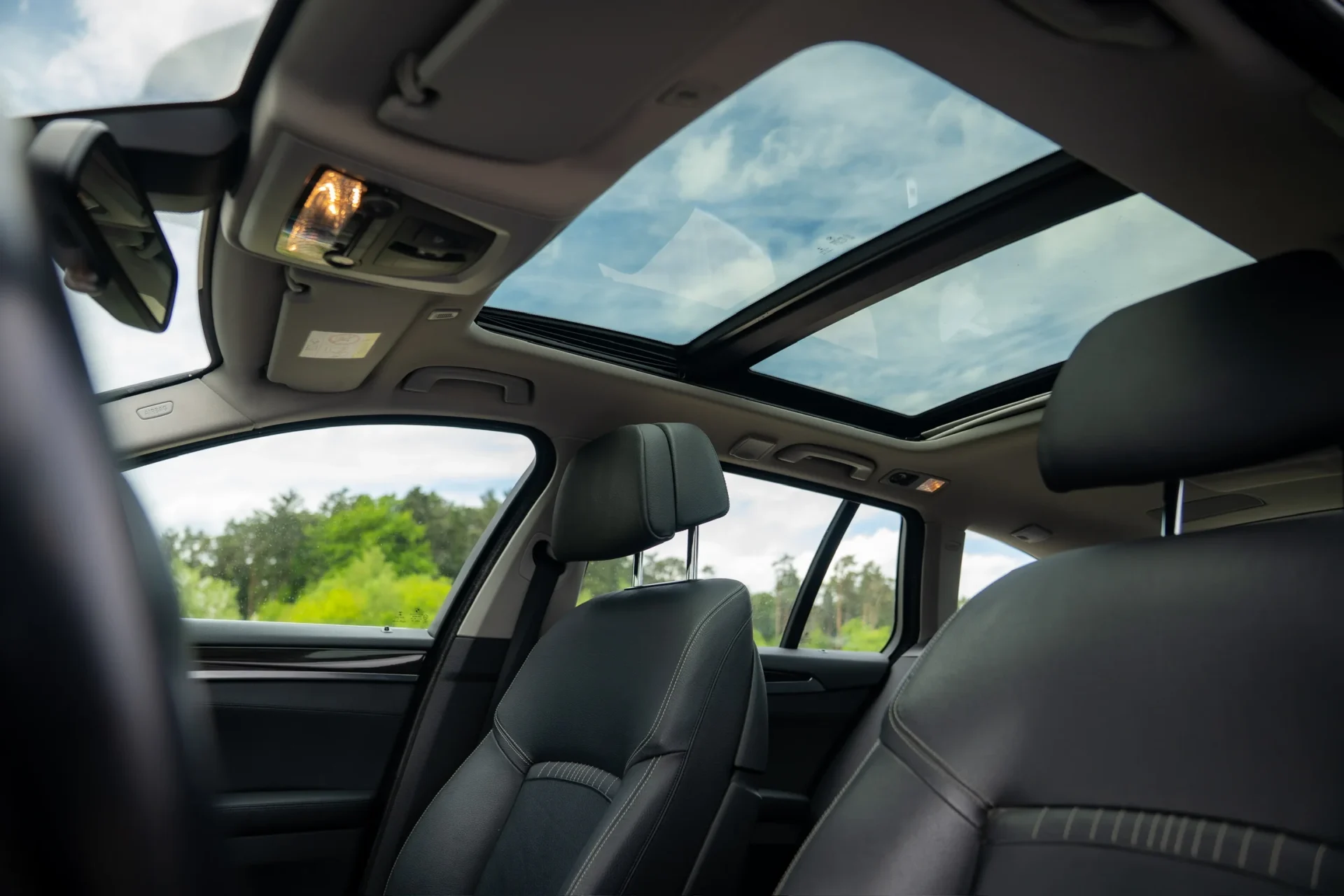 BMW 525d Touring · Panoramic roof · Harman Kardon · Tow bar · 23