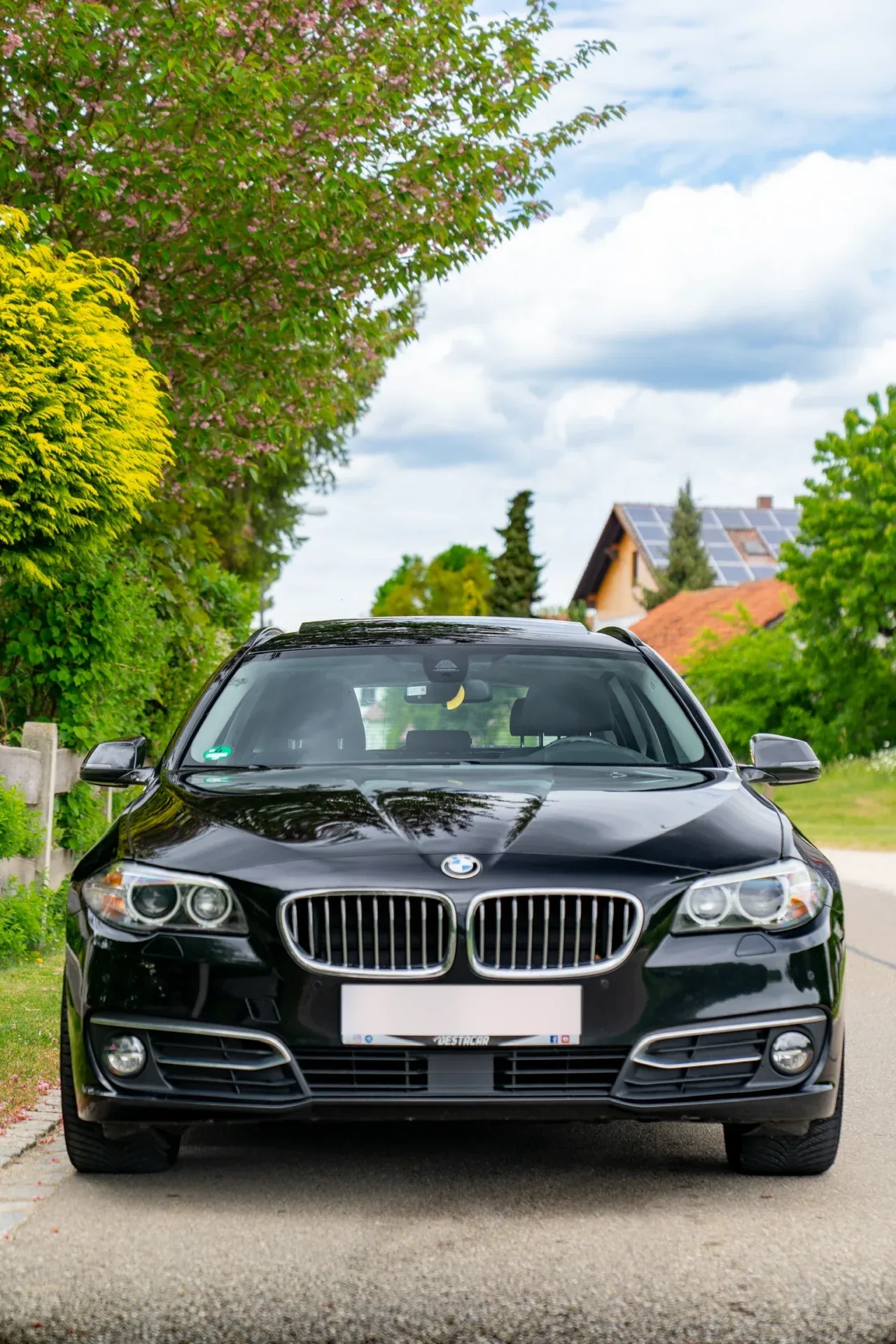BMW 525d Touring · Panoramic roof · Harman Kardon · Tow bar · 2