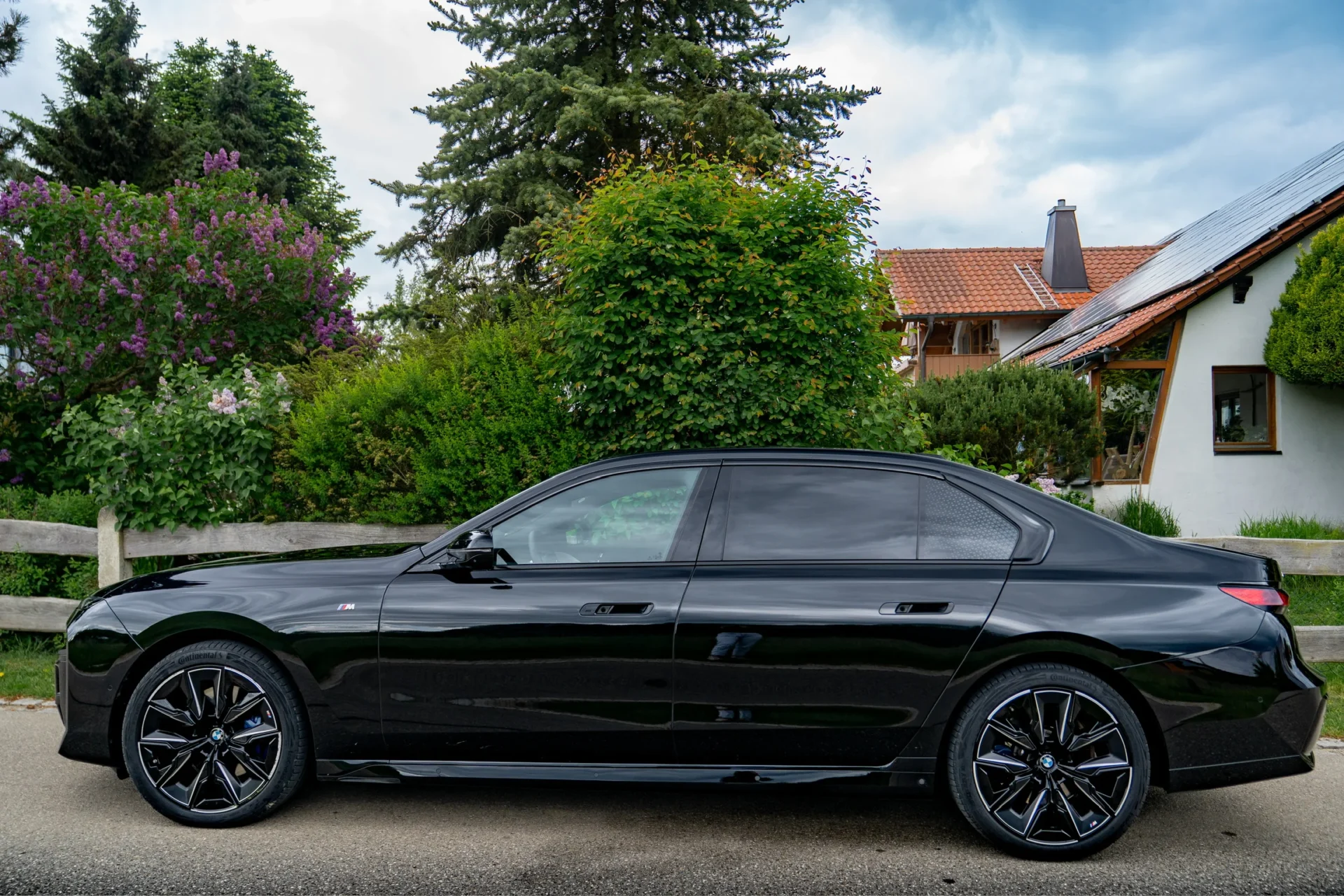 BMW 740d xDrive M Sport · Executive Lounge · Accident-free · Fully serviced · BMW Individual Merino Tartufo · 4
