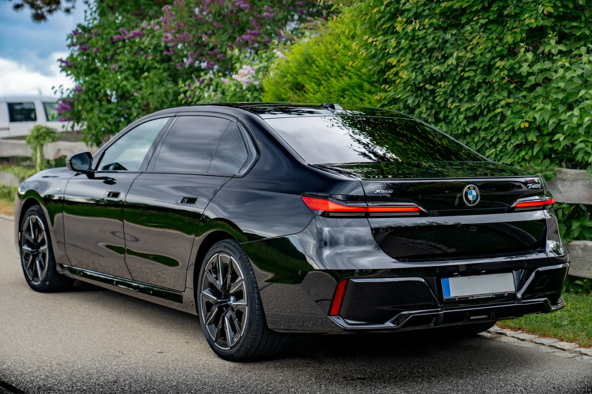 BMW 740d xDrive M Sport · Executive Lounge · Accident-free · Fully serviced · BMW Individual Merino Tartufo · 5