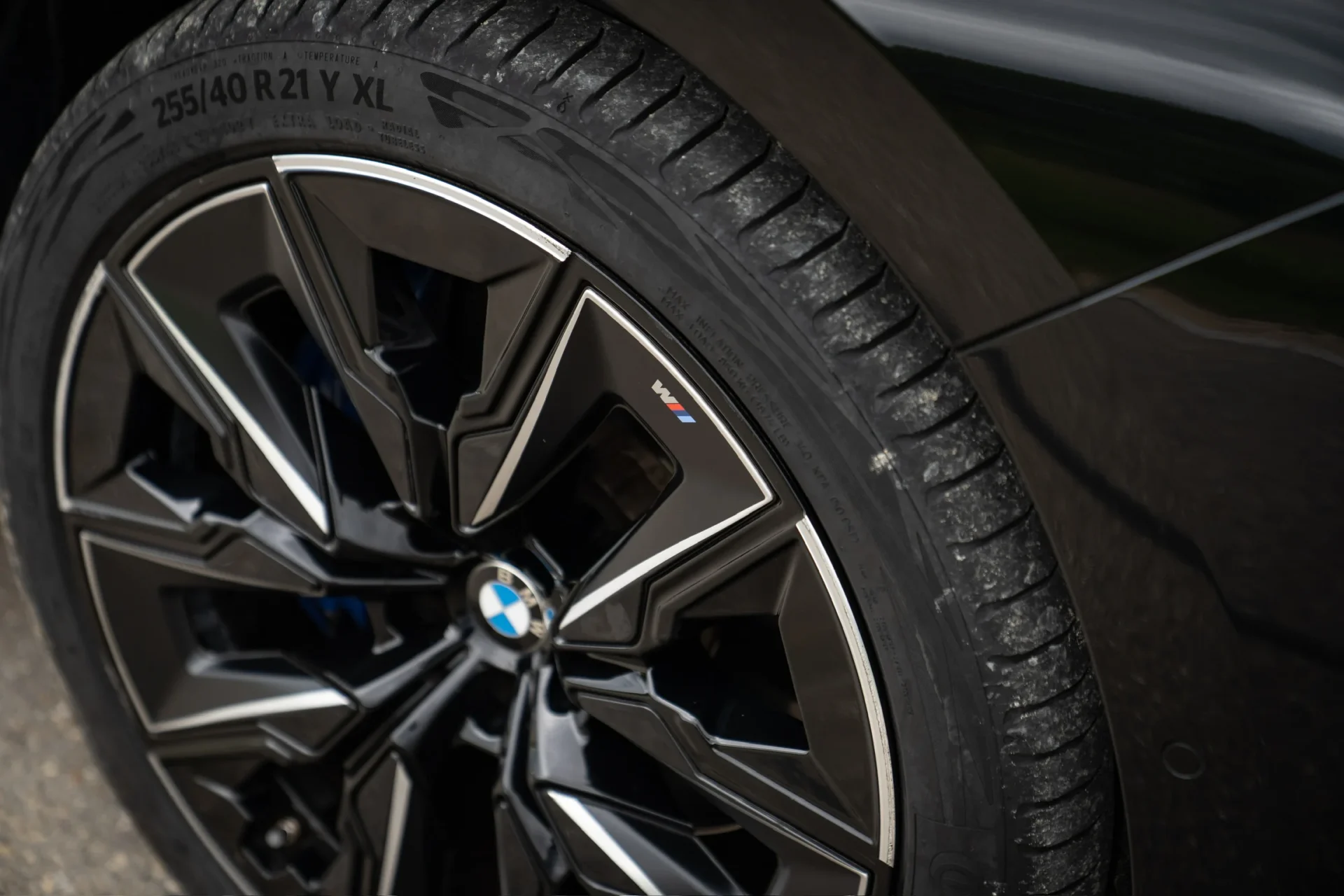 BMW 740d xDrive M Sport · Executive Lounge · Accident-free · Fully serviced · BMW Individual Merino Tartufo · 18