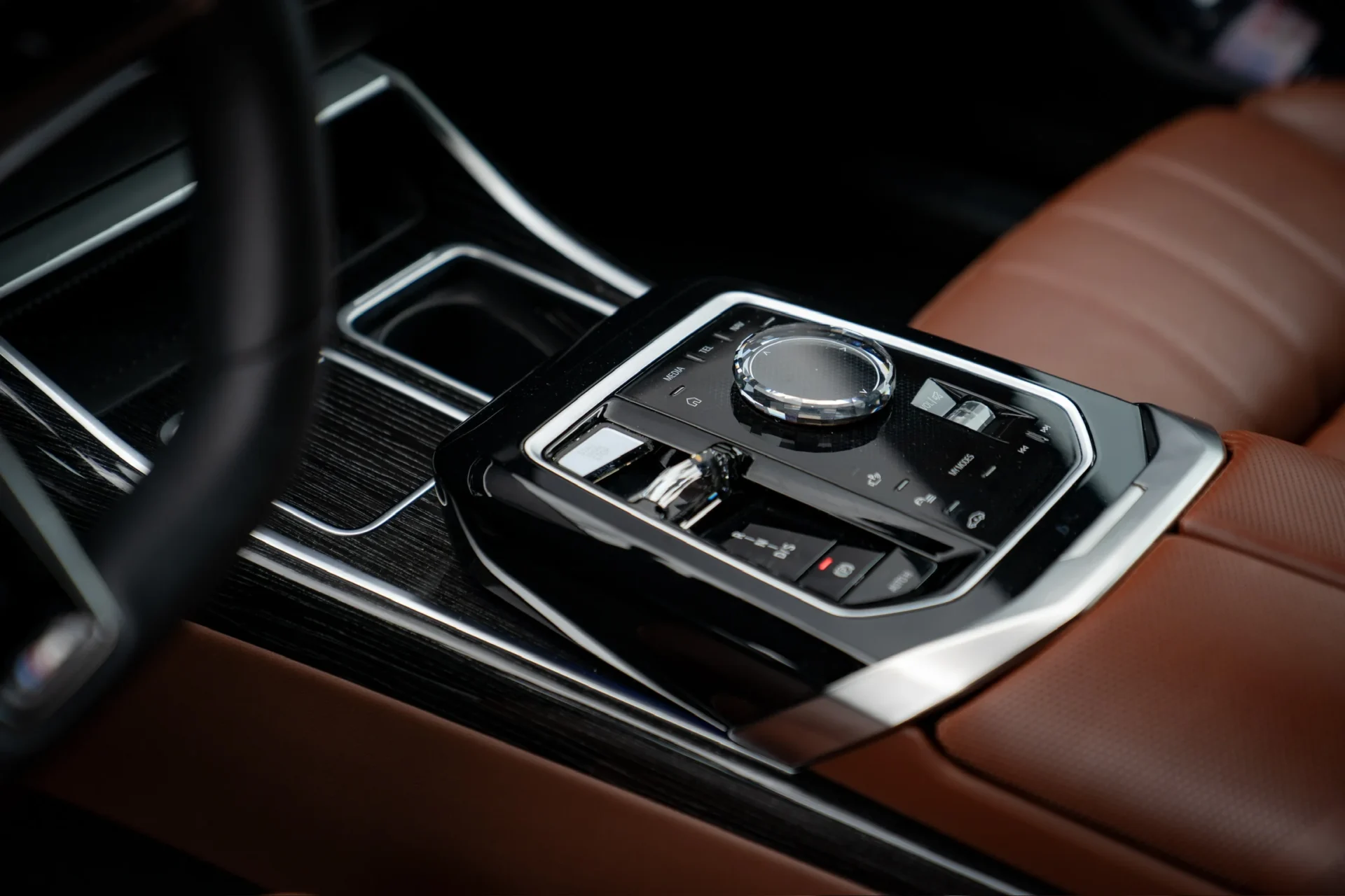 BMW 740d xDrive M Sport · Executive Lounge · Accident-free · Fully serviced · BMW Individual Merino Tartufo · 23
