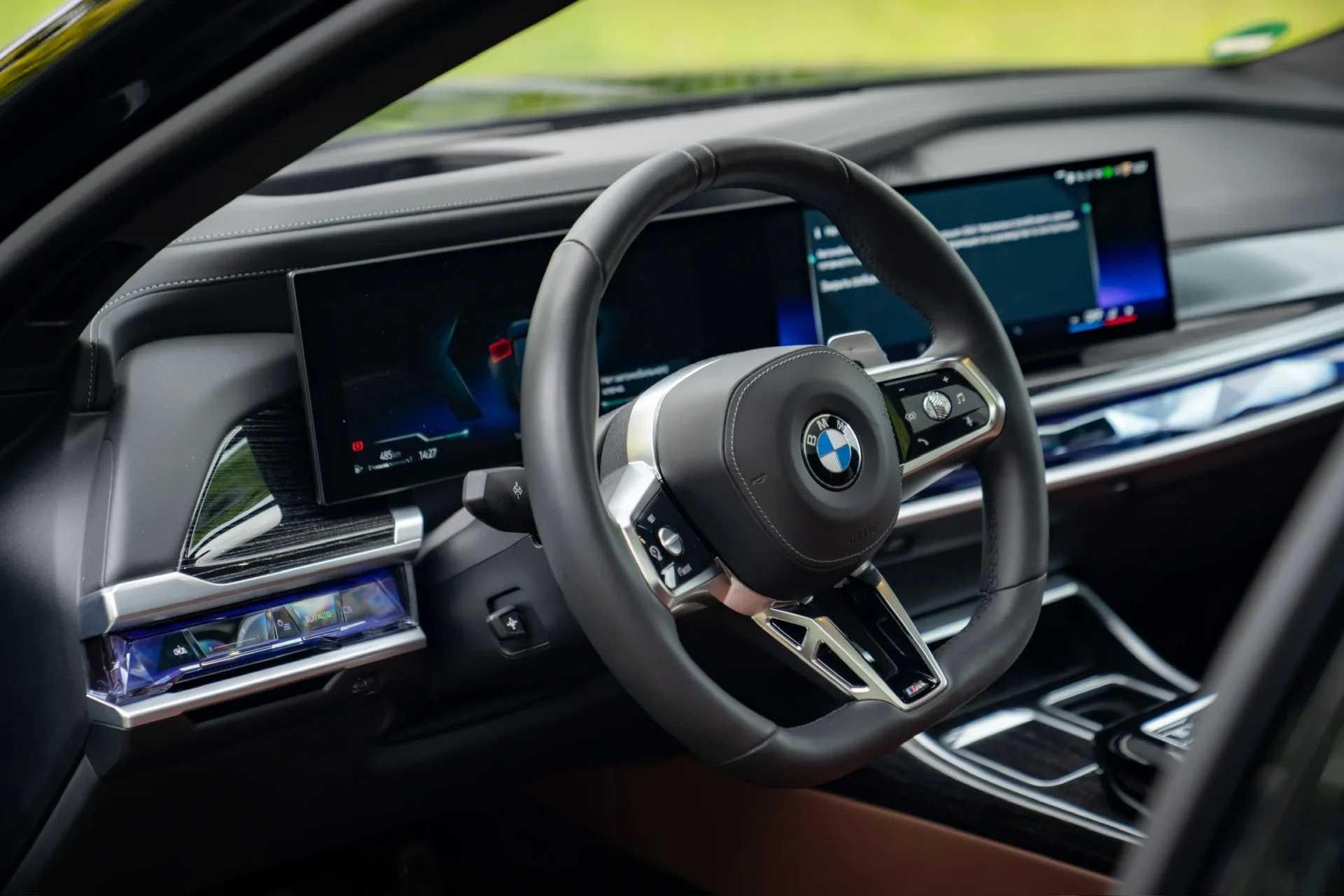 BMW 740d xDrive M Sport · Executive Lounge · Accident-free · Fully serviced · BMW Individual Merino Tartufo · 29
