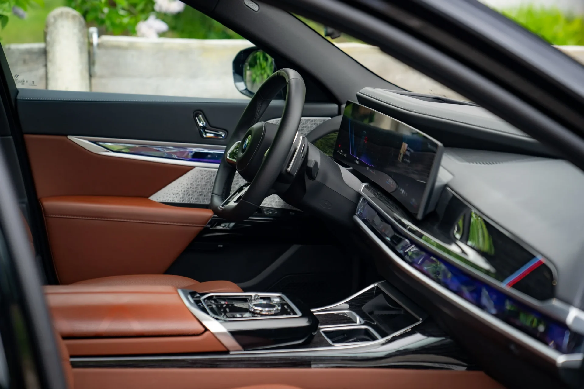 BMW 740d xDrive M Sport · Executive Lounge · Accident-free · Fully serviced · BMW Individual Merino Tartufo · 32
