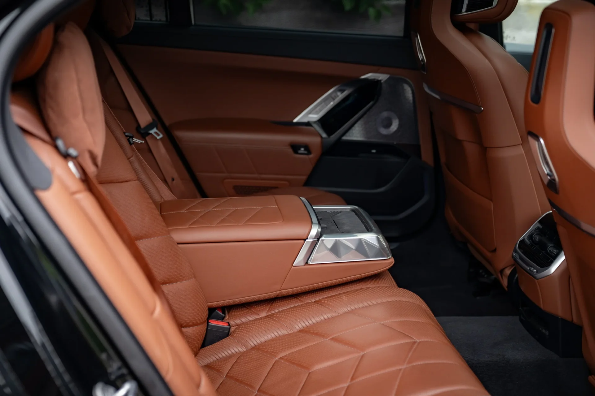 BMW 740d xDrive M Sport · Executive Lounge · Accident-free · Fully serviced · BMW Individual Merino Tartufo · 35