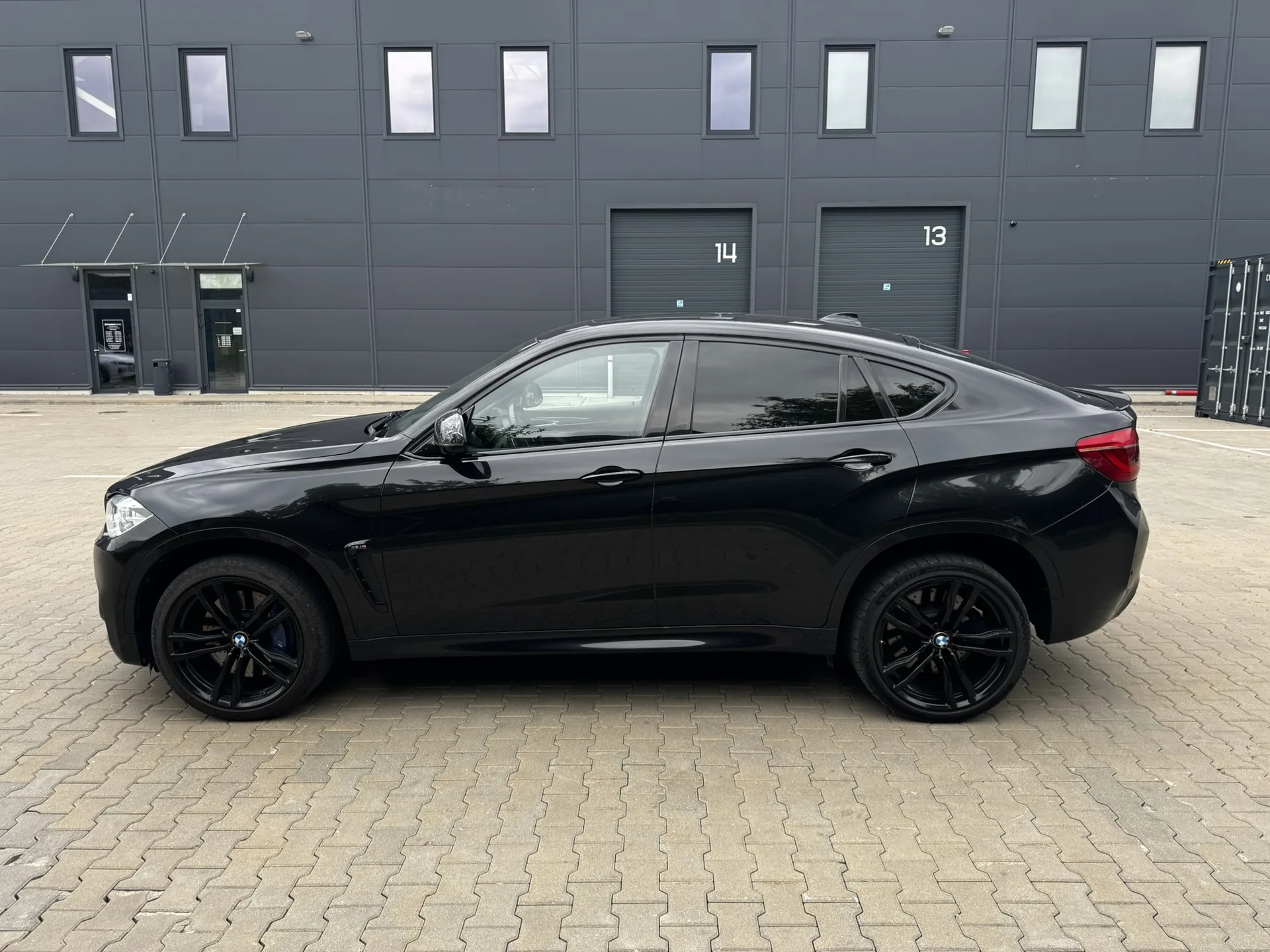 BMW X6 M 4.4 V8 xDrive · 575 hp · Bang & Olufsen · Repaired accident vehicle, US import · 4