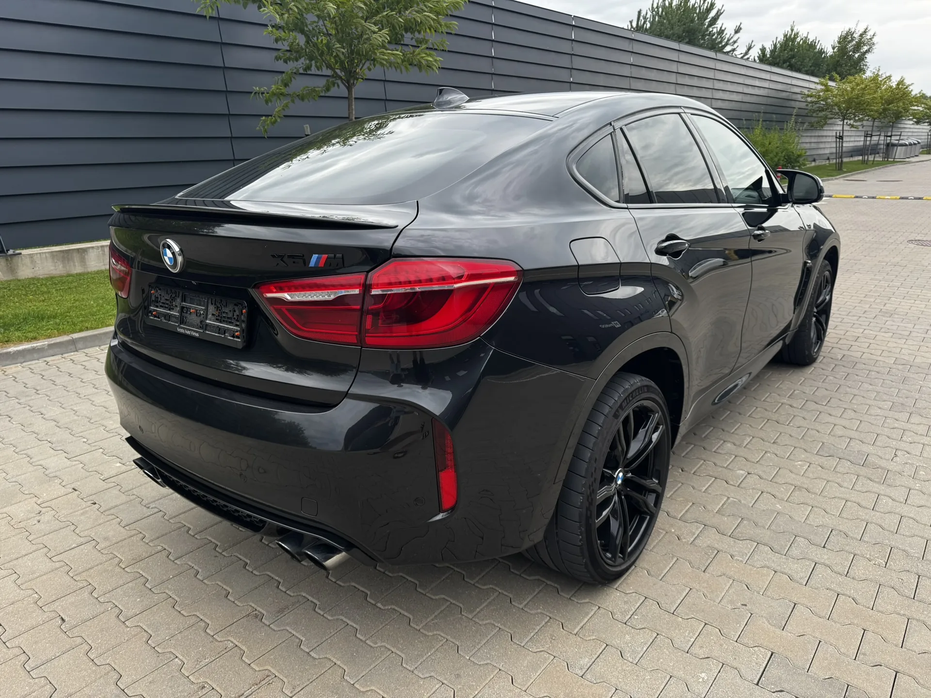 BMW X6 M 4.4 V8 xDrive · 575 hp · Bang & Olufsen · Repaired accident vehicle, US import · 5