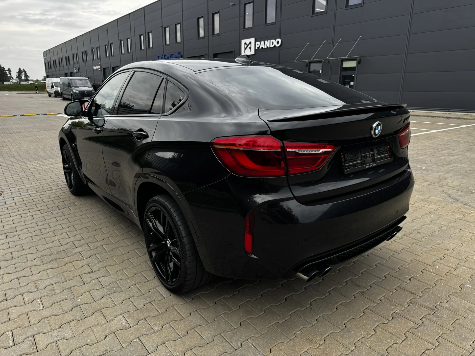 BMW X6 M 4.4 V8 xDrive · 575 hp · Bang & Olufsen · Repaired accident vehicle, US import · 6