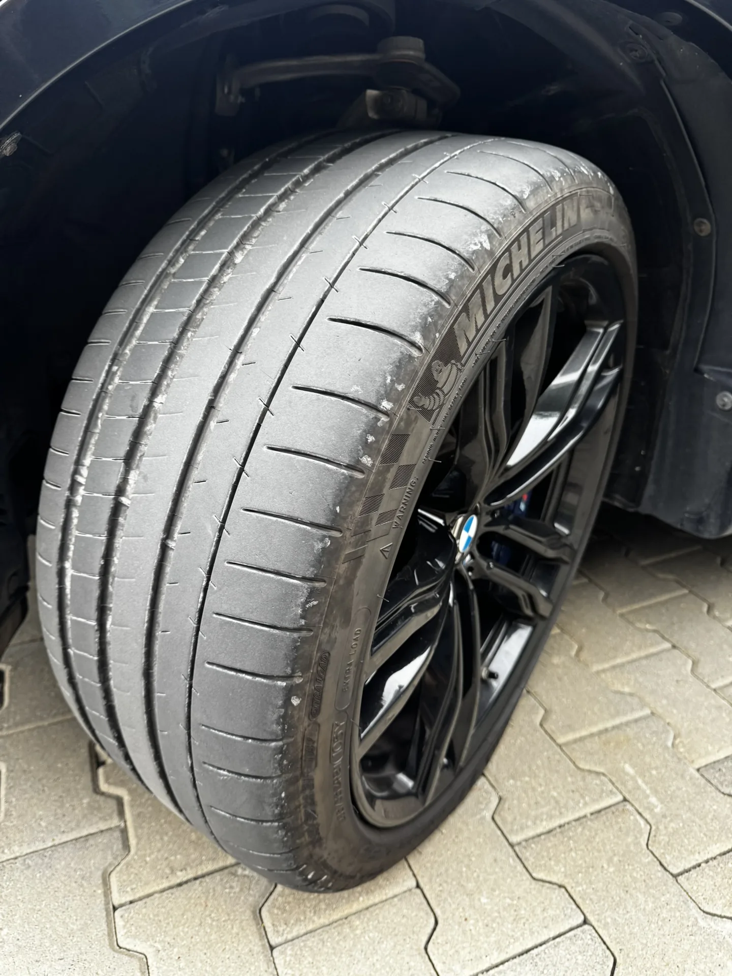 BMW X6 M 4.4 V8 xDrive · 575 hp · Bang & Olufsen · Repaired accident vehicle, US import · 9