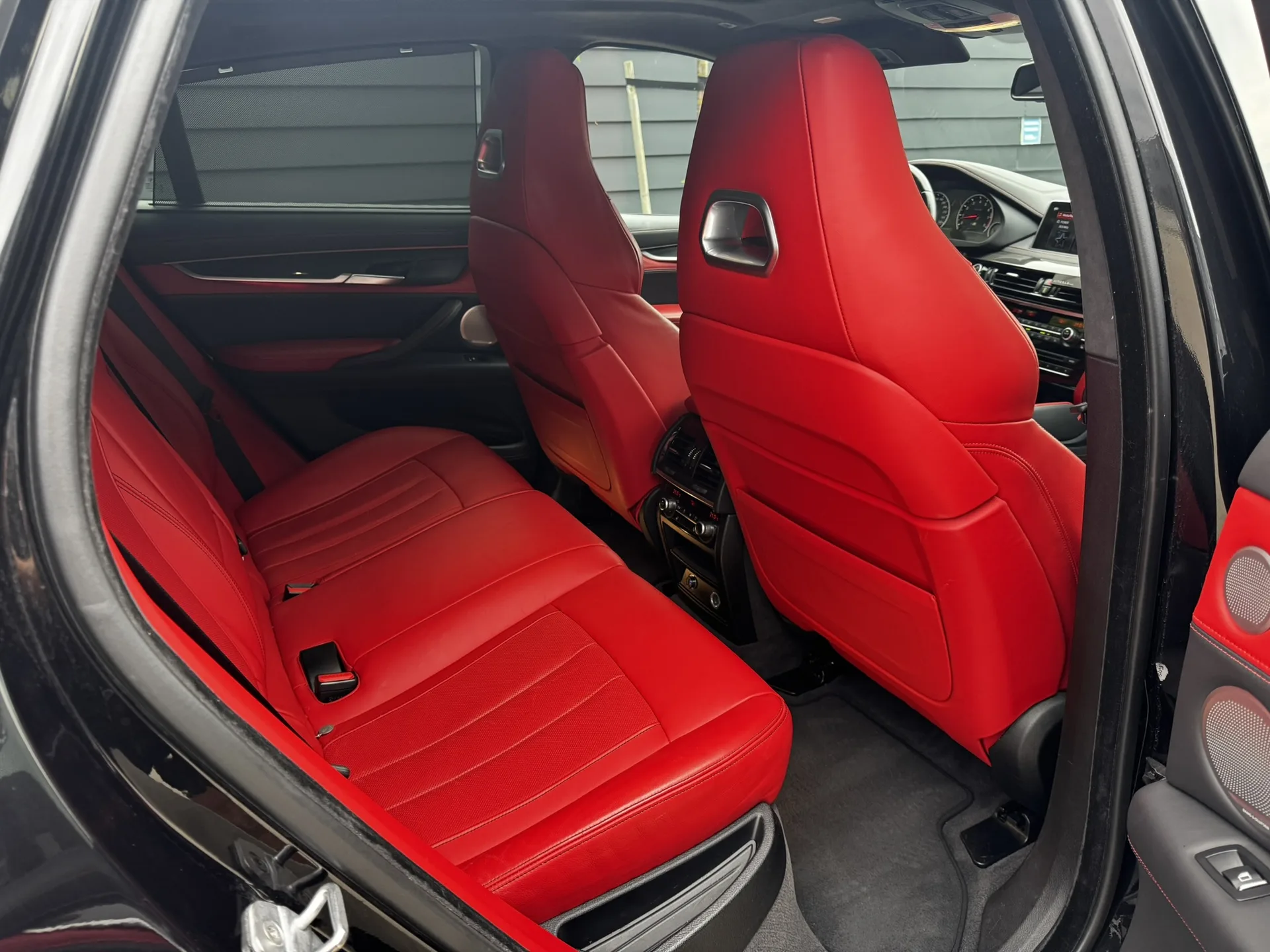 BMW X6 M 4.4 V8 xDrive · 575 hp · Bang & Olufsen · Repaired accident vehicle, US import · 13