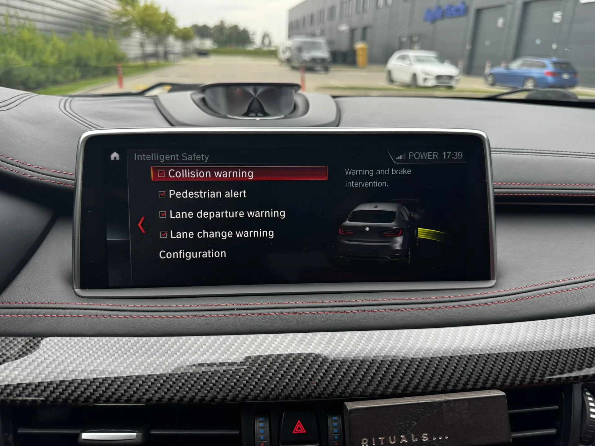 BMW X6 M 4.4 V8 xDrive · 575 hp · Bang & Olufsen · Repaired accident vehicle, US import · 17