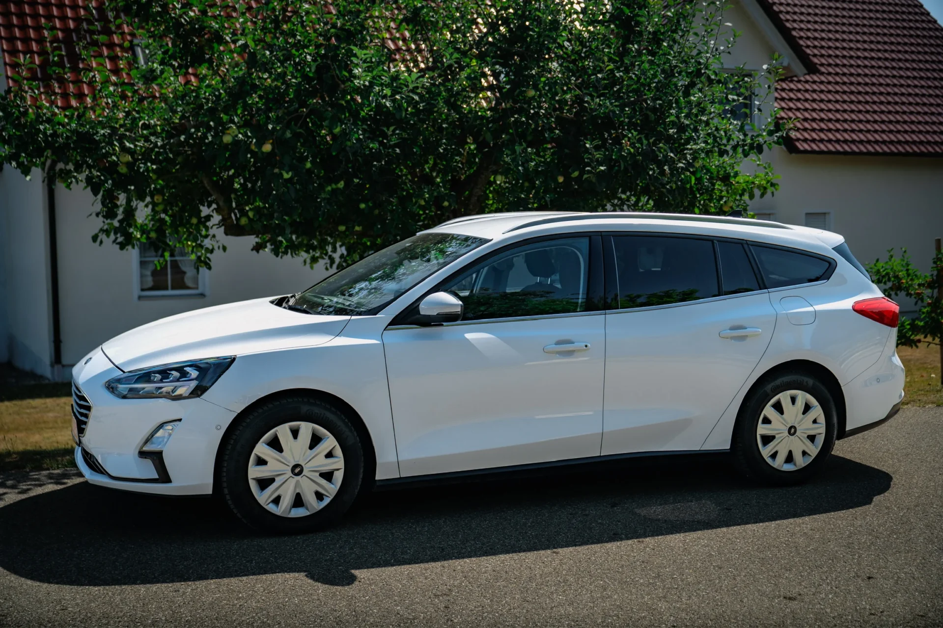 Ford Focus универсал Cool & Connect 1.5 EcoBlue AT8 · ACC · Бесключевой доступ · LED · 2