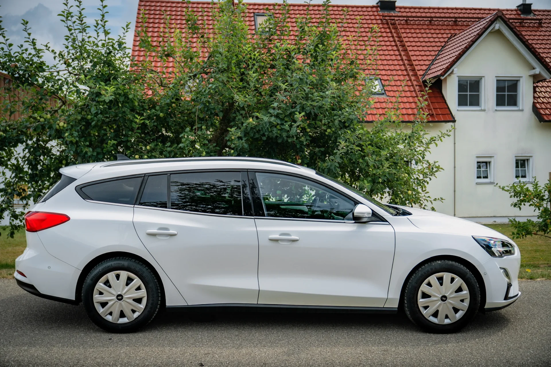 Ford Focus универсал Cool & Connect 1.5 EcoBlue AT8 · ACC · Бесключевой доступ · LED · 16