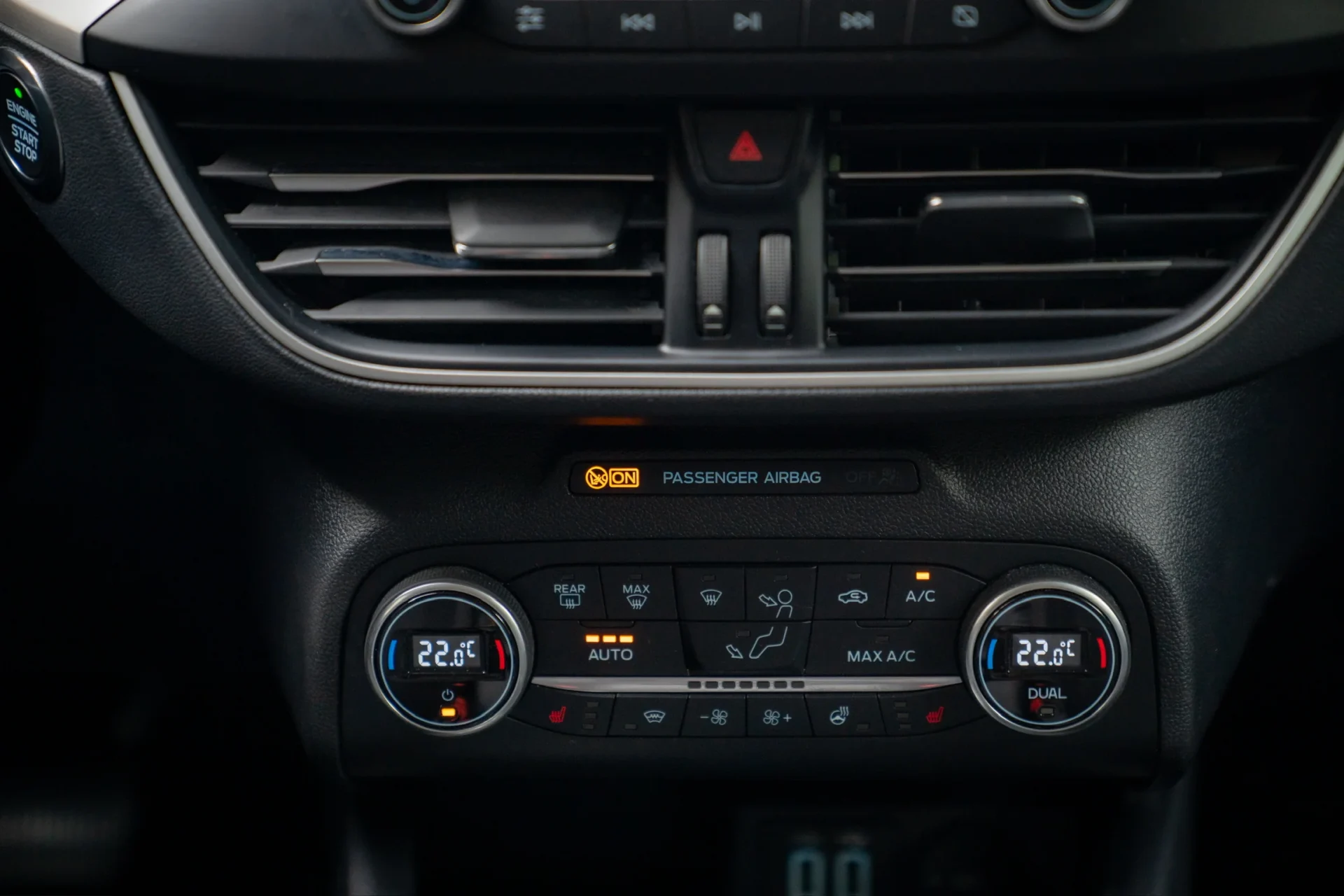 Ford Focus универсал Cool & Connect 1.5 EcoBlue AT8 · ACC · Бесключевой доступ · LED · 28