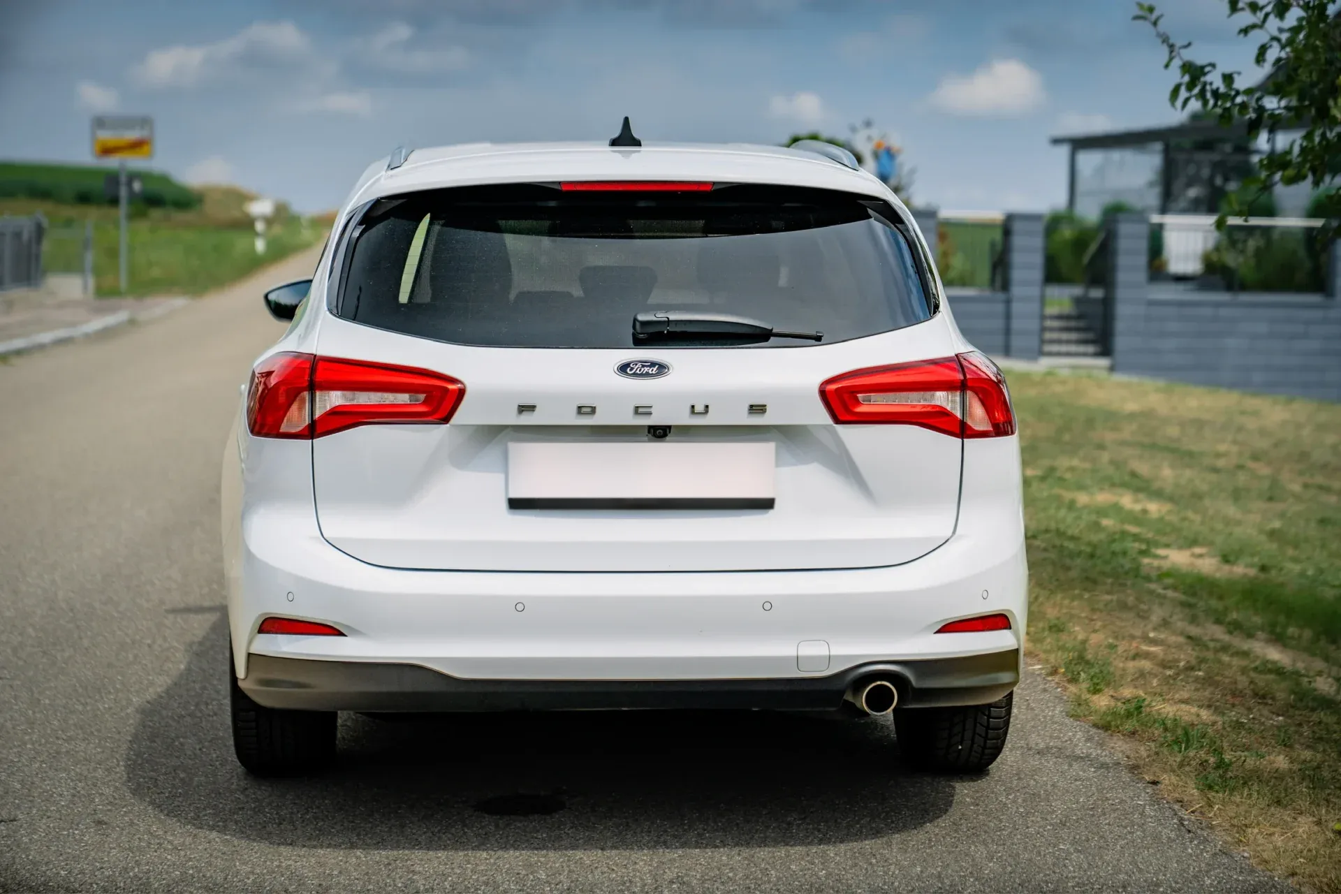 Ford Focus универсал Cool & Connect 1.5 EcoBlue AT8 · ACC · Бесключевой доступ · LED · 13