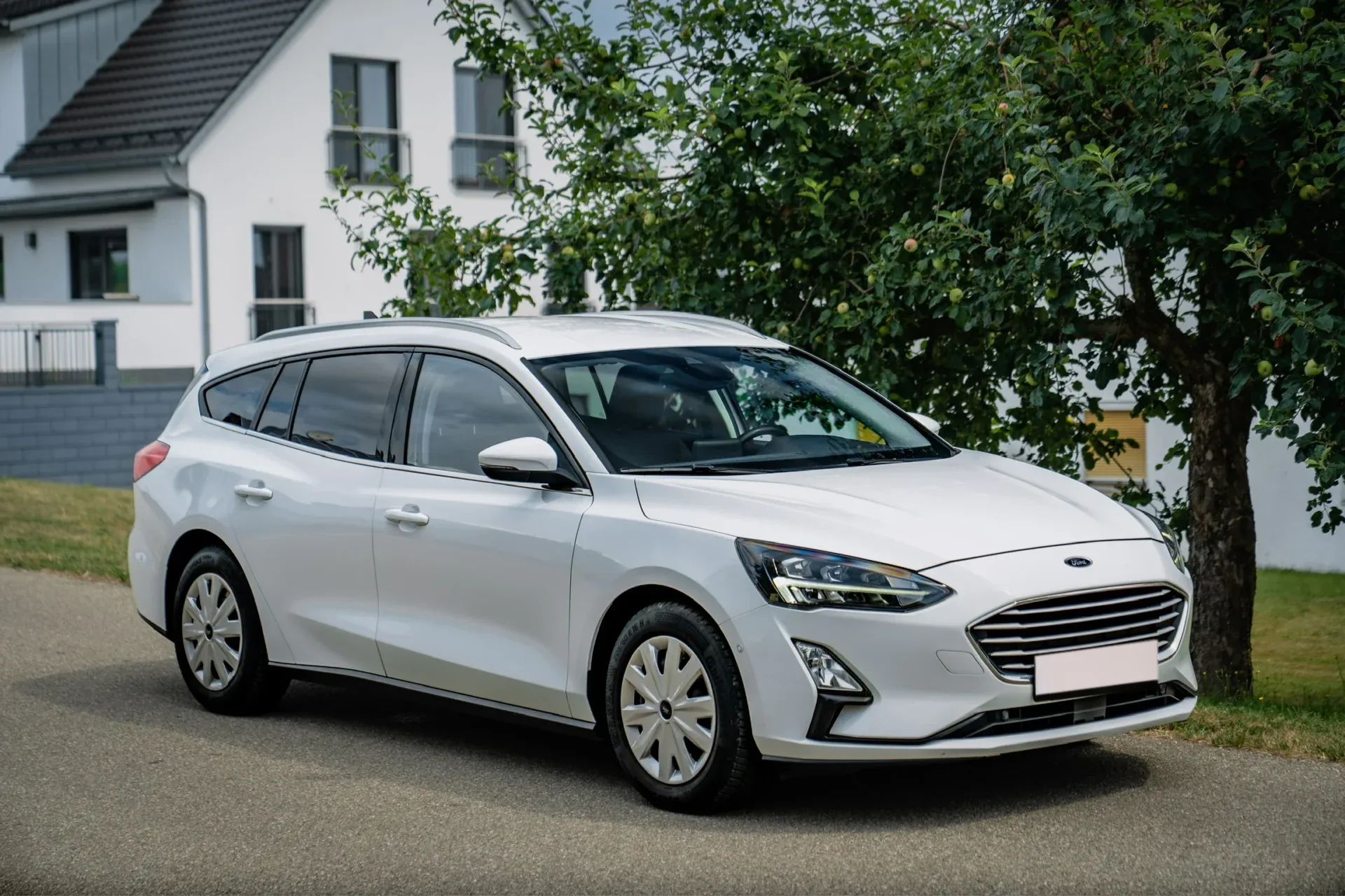 Ford Focus универсал Cool & Connect 1.5 EcoBlue AT8 · ACC · Бесключевой доступ · LED · 17