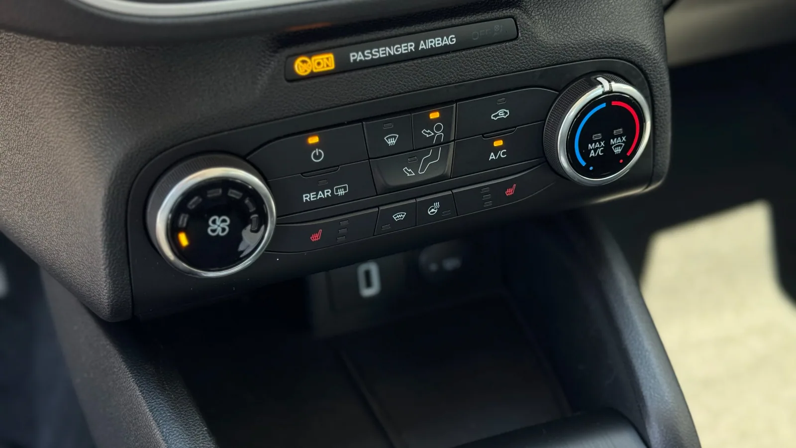 Ford Focus Estate Cool & Connect 1.5 EcoBlue AT8 · ACC · Navigation · Tow Bar · 10