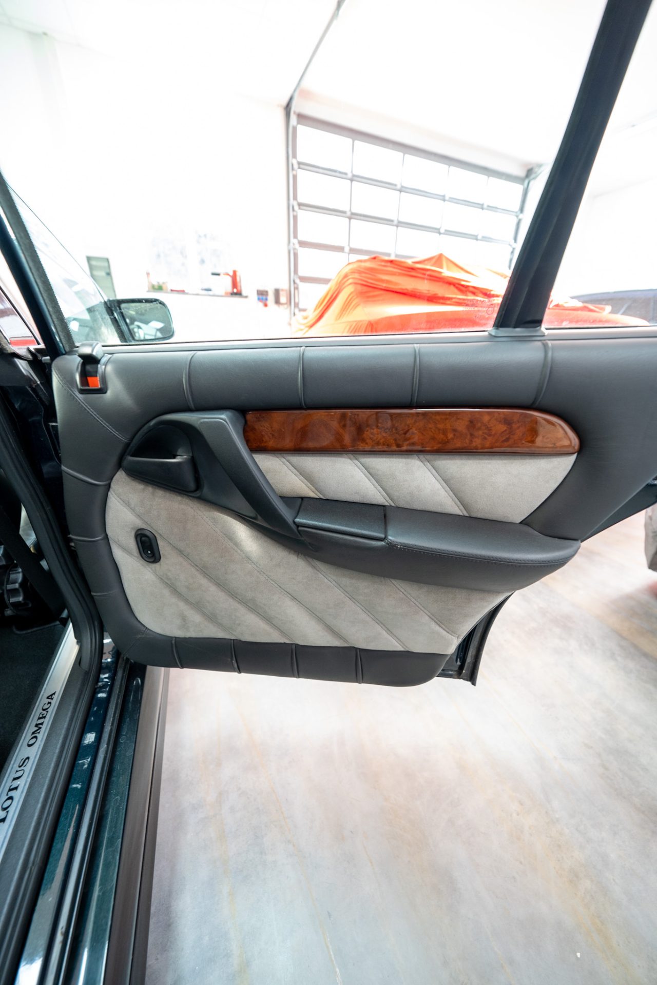 Opel Lotus Omega 3.6 Biturbo · 377 hp · No. 0571 of 950 · 6-speed manual · 2 owners · Service book · 21