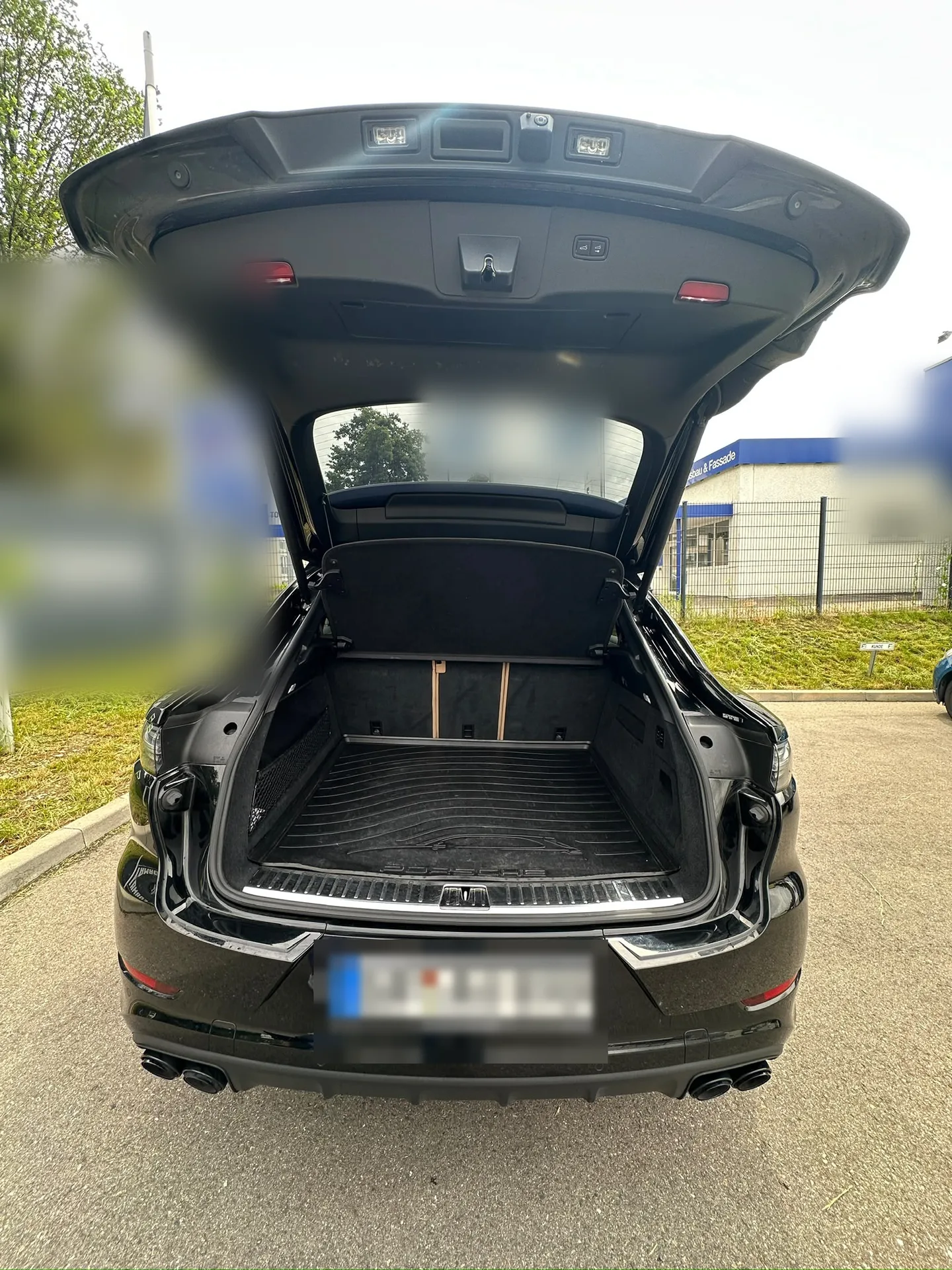 Porsche Cayenne S Coupé Platinum Edition · 440 hp · Air suspension · Rear-axle steering · Head-up · 22-inch · 2