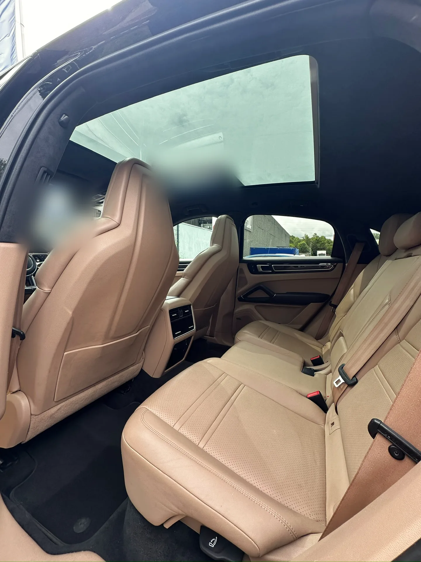 Porsche Cayenne S Coupé Platinum Edition · 440 hp · Air suspension · Rear-axle steering · Head-up · 22-inch · 9