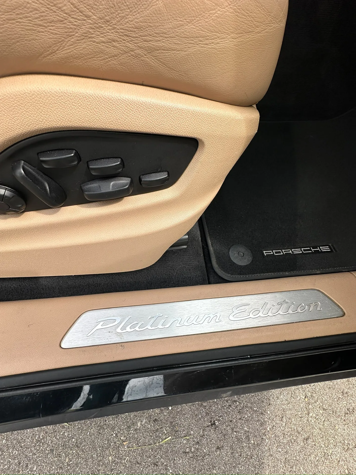 Porsche Cayenne S Coupé Platinum Edition · 440 hp · Air suspension · Rear-axle steering · Head-up · 22-inch · 12