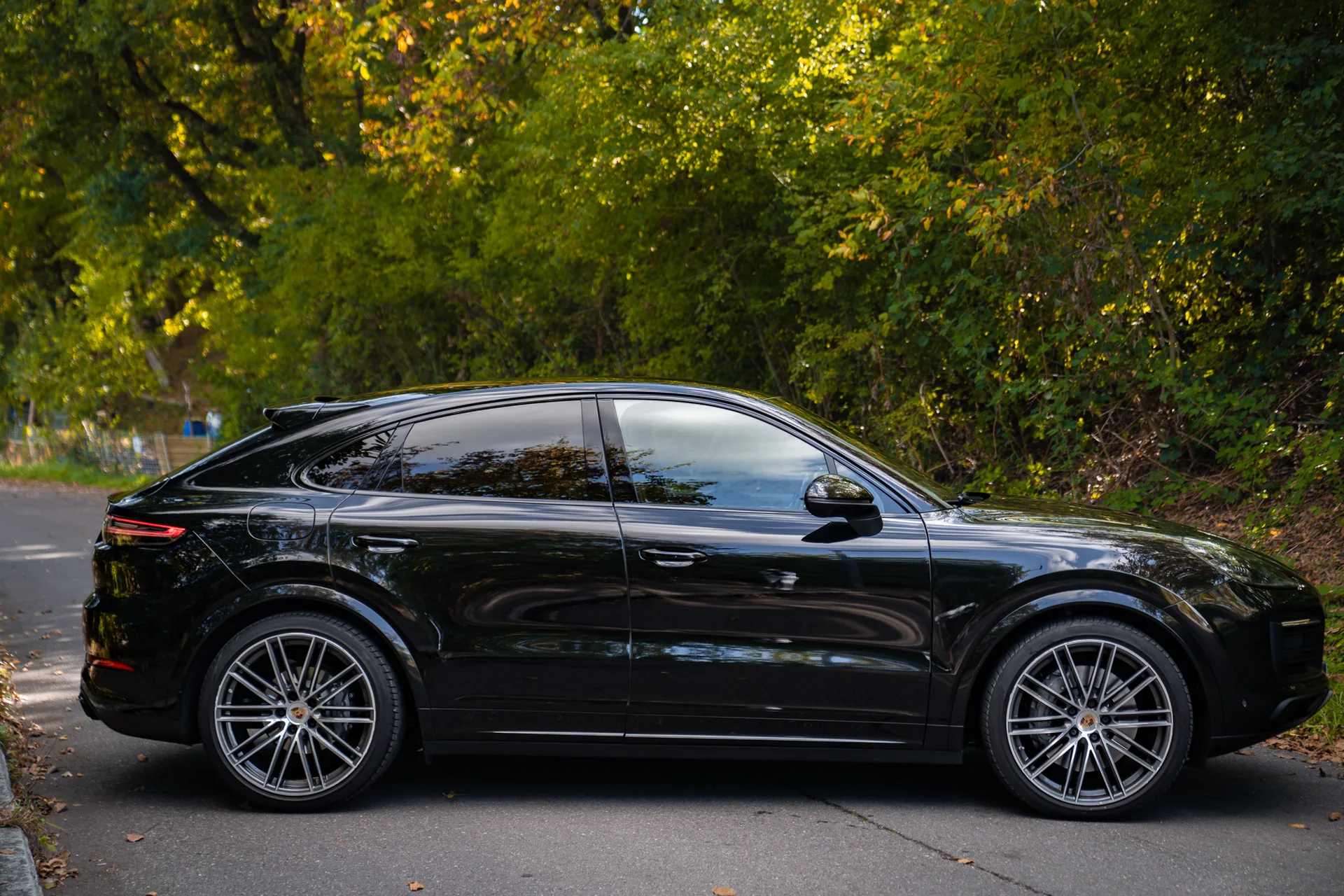 Porsche Cayenne S Coupé Platinum Edition · 440 hp · Air suspension · Rear-axle steering · Head-up · 22-inch · 3